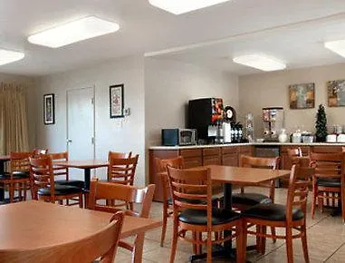 Hotel Super 8 By Wyndham Tempe/asu/airport 2*