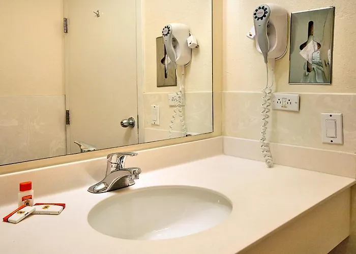 Super 8 By Wyndham Tempe/asu/airport