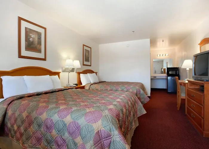Super 8 By Wyndham Tempe/asu/airport Hotel 2*