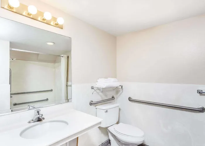 Super 8 By Wyndham Tempe/asu/airport Hotel Tempe