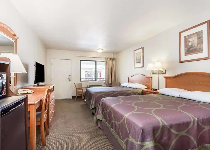 Super 8 By Wyndham Tempe/asu/airport 2*